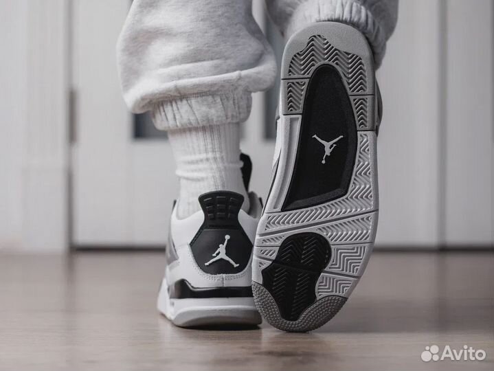 Nike Air Jordan 4 Retro 