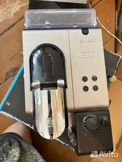 Капсульная кофемашина DeLonghi Lattissima en520.s