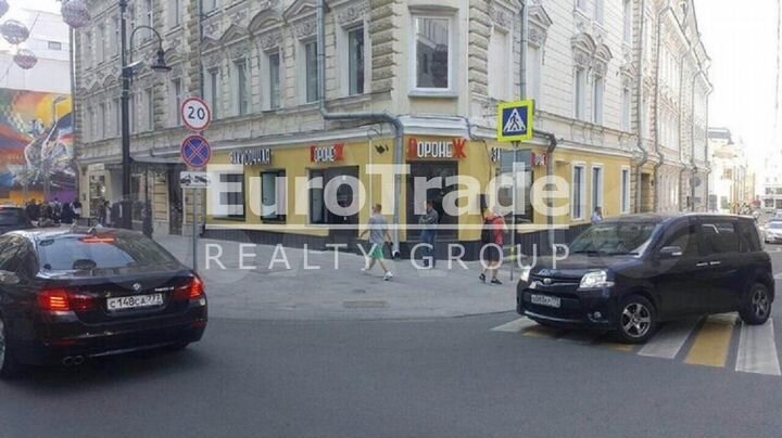 Сдам торговое помещение, 381 м²