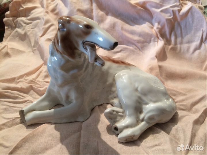 Фарфоровую собачку