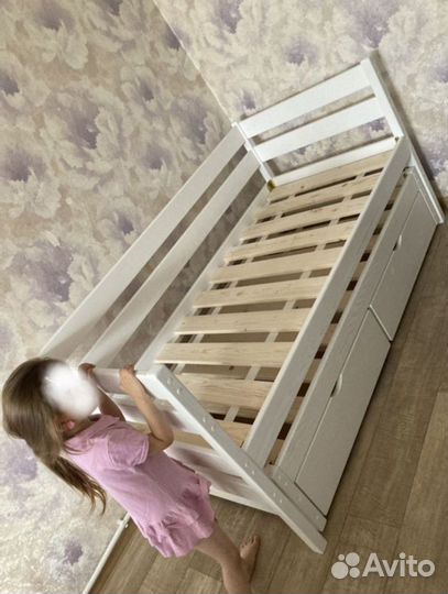 Выдвижная кровать для двоих детей из дерева