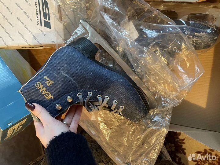 Лыжи, коньки, лыжные ботинки