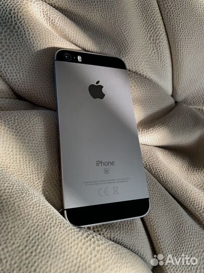 Телефон iPhone SE