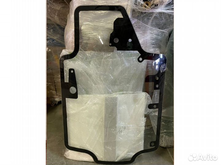 Стекло боковое левое Bobcat