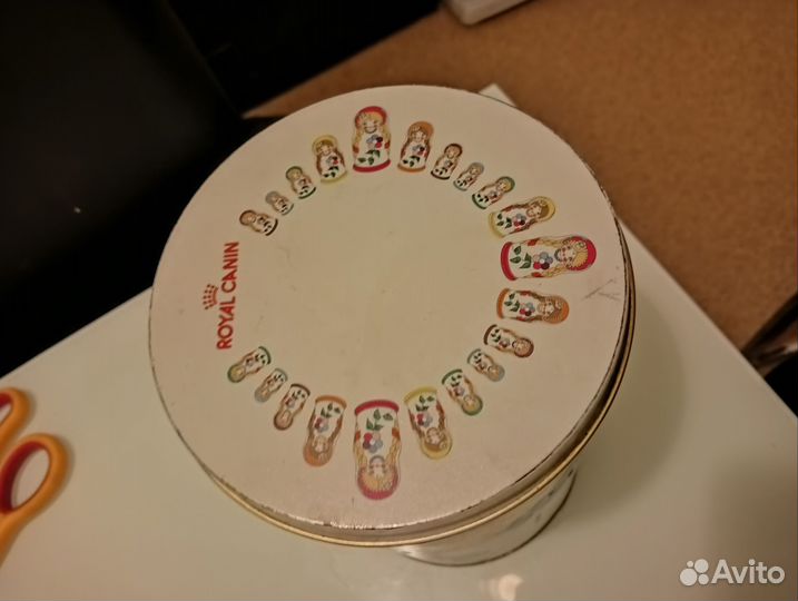 Жестяная банка для корма