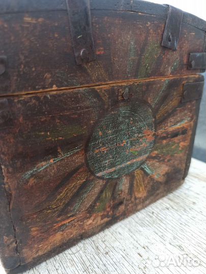Старинный расписной сундучок 19-го века