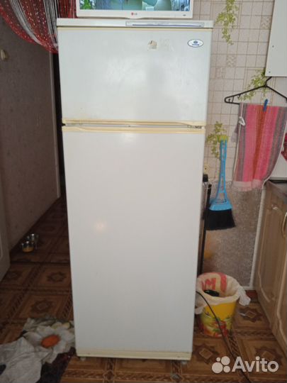 Продам холодильник Атлант
