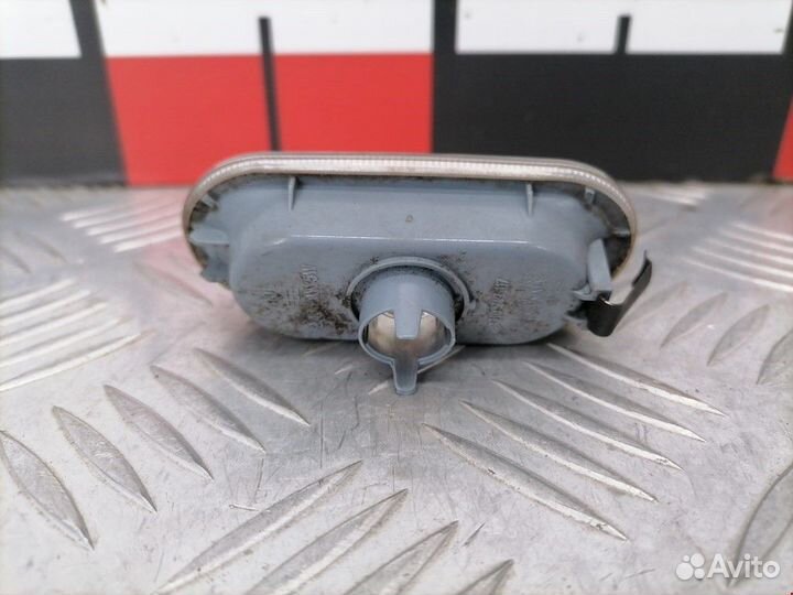 Повторитель передний правый Volkswagen Golf 4 2001