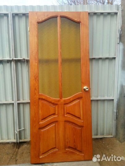 Дверь входная деревянная массив