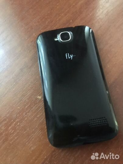 Телефон fly