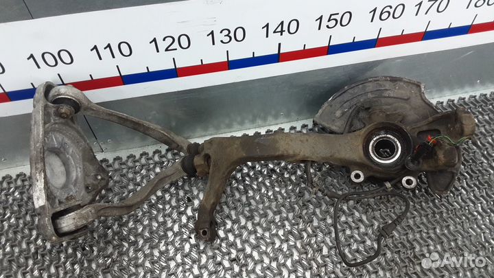 Ступица передняя левая Фольксваген Пассат Б5