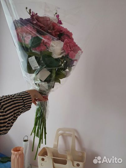 Исскуственные цветы в корзинах