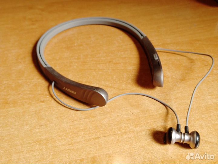 Беспроводные наушники новые
