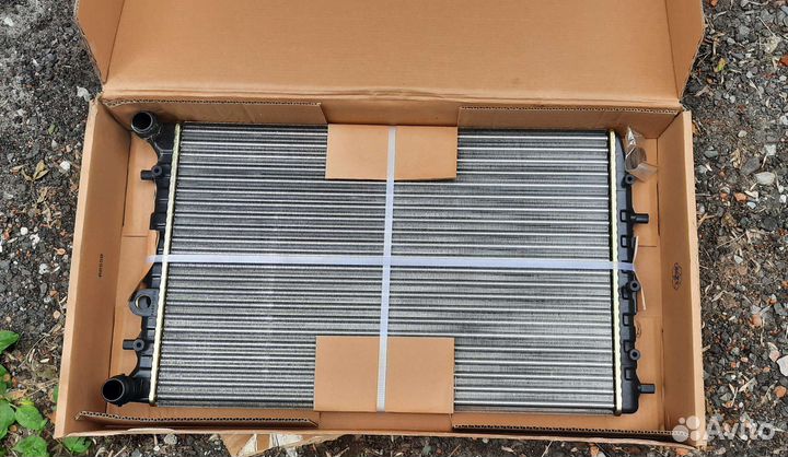 Радиатор охлаждения на шкода фабиа