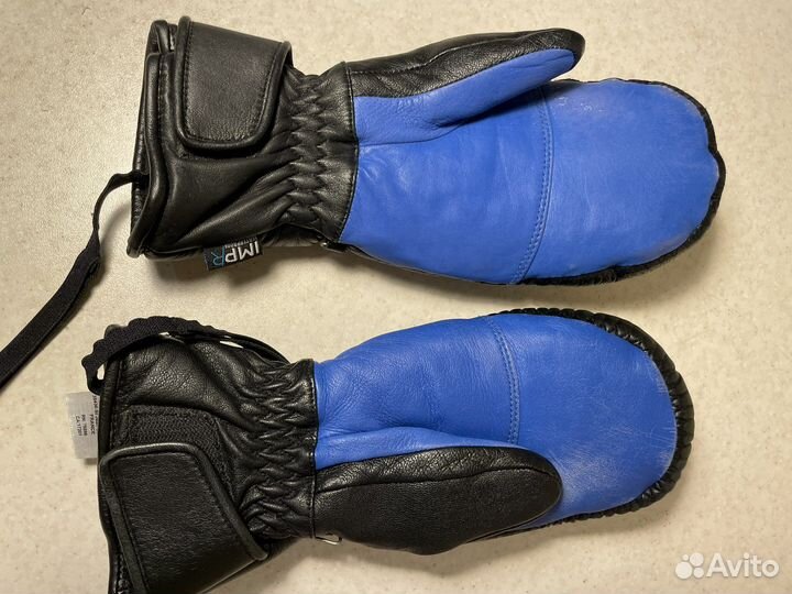 Бомбические женские варежки Rossignol