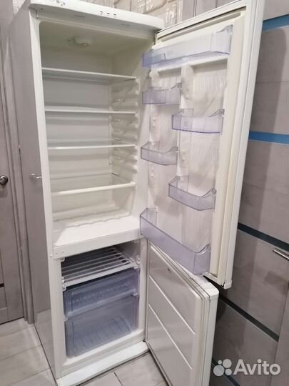 Холодильник zanussi