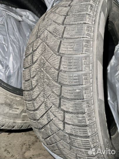 Pirelli Ice Zero FR 215/60 R16