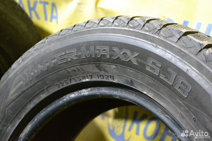 Dunlop Winter Maxx SJ8 225/65 R17