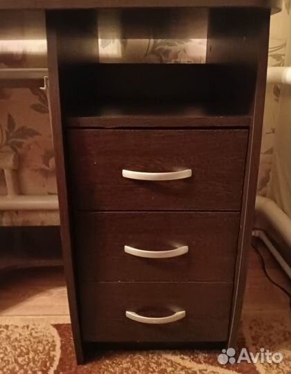 Компьютерный стол