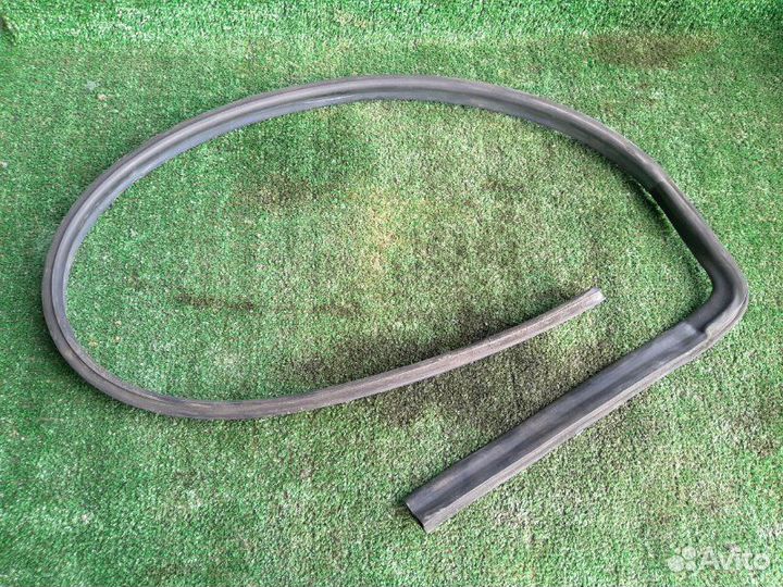 Уплотнитель двери передний левый Opel Astra H купе