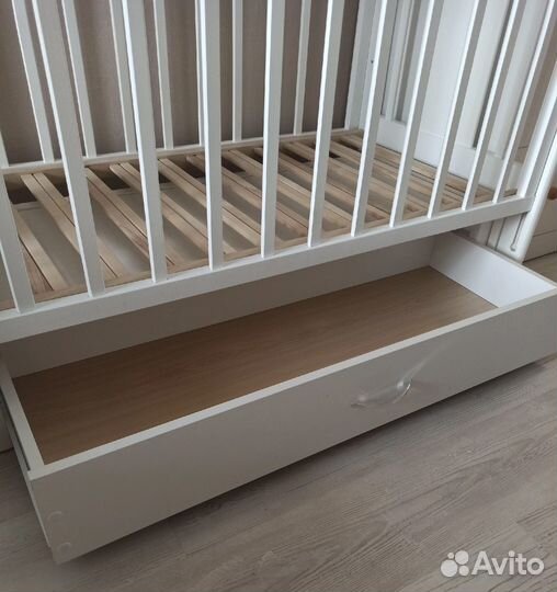 Кроватка детская с продольным маятником