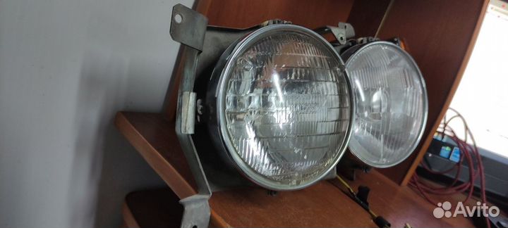 Фара правая Mercedes R107 560SL купе