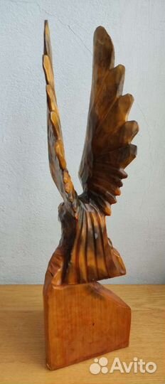 Орёл на скале (орлица с орлёнком)