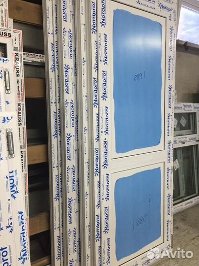 Дверь пластиковая правая 900*2050