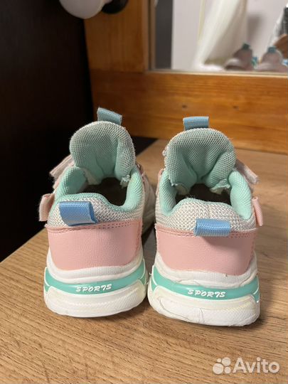 Кроссовки легкие 24 размер