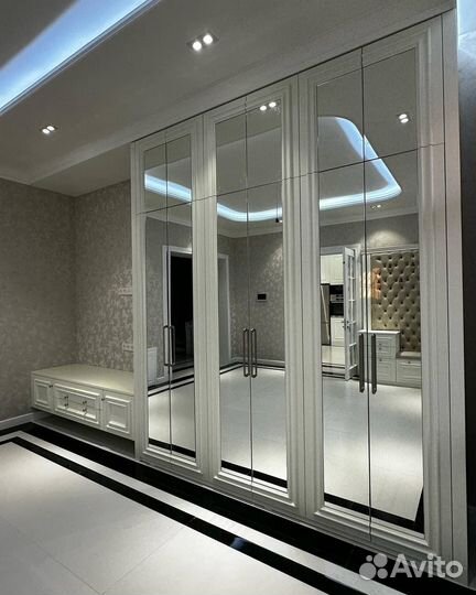 Шкаф с зеркалом