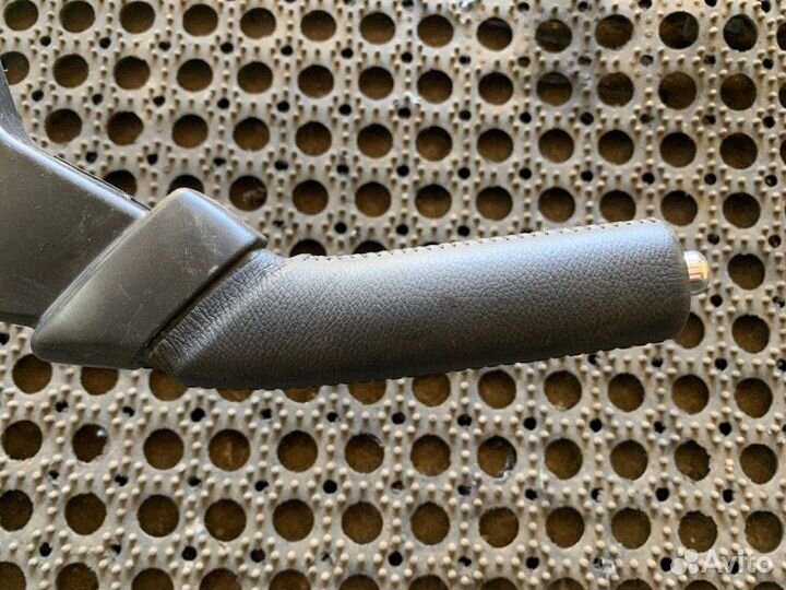 Рычаг стояночного тормоза Mitsubishi L200 V