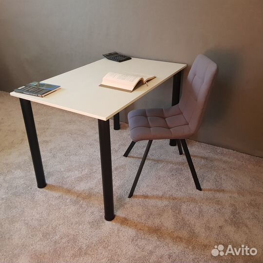 Компьютерный стол Белый 110*70 см. Черные ножки