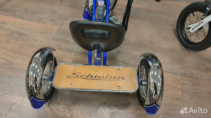 Велосипед детский Schwinn roadster trike