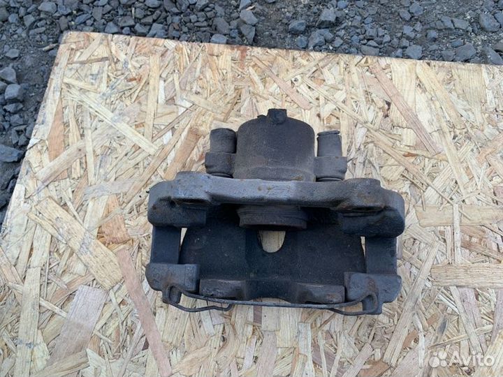 Суппорт передний левый Opel Astra L35 Z13DTH 2008