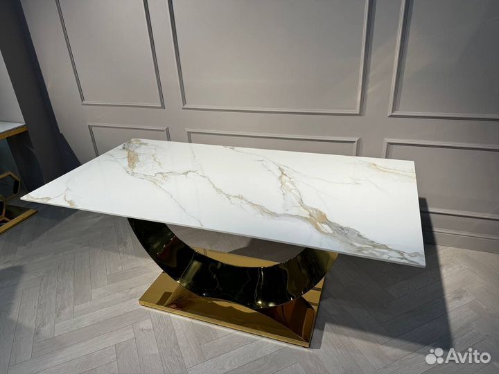 Обеденный стол