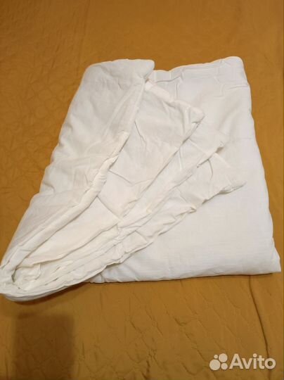 Одеяла и подушка в детскую кроватку