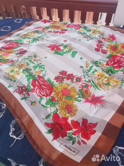 Большой красивый платок