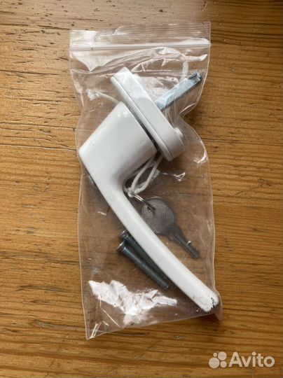 Ручка оконная с замком