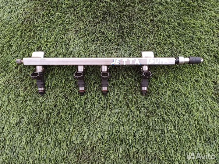 Топливная рампа с форсунками Bora Jetta Golf