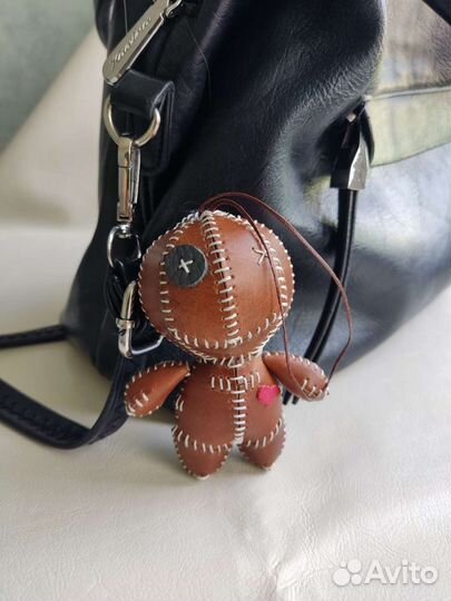 Брелок на сумку из кожи кукла 