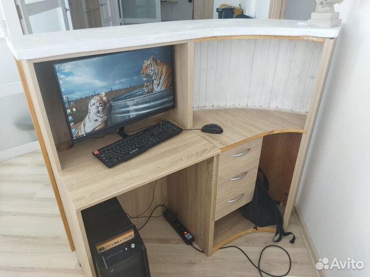 Стойка ресепшн