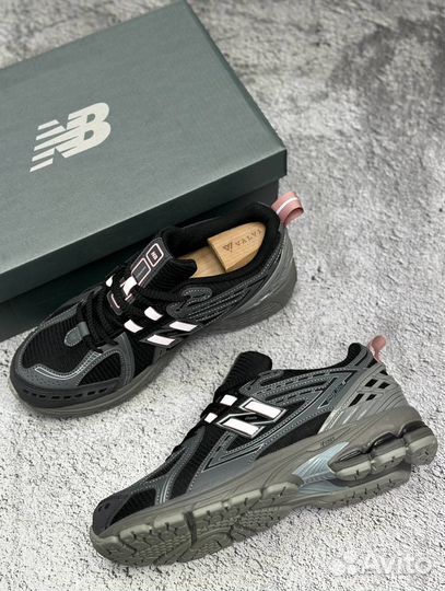 New Balance 1906R Black Pink Moon