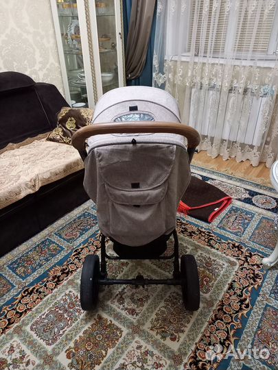 Коляска прогулочная