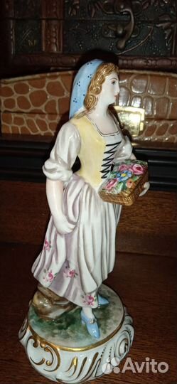 Статуэтка фарфор Capodimonte Италия винтаж