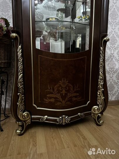 Шкаф витрина бу