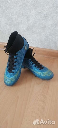 Футбольные бутсы