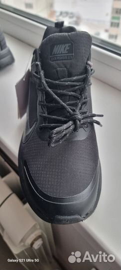 Продаются зимние кроссовки nike