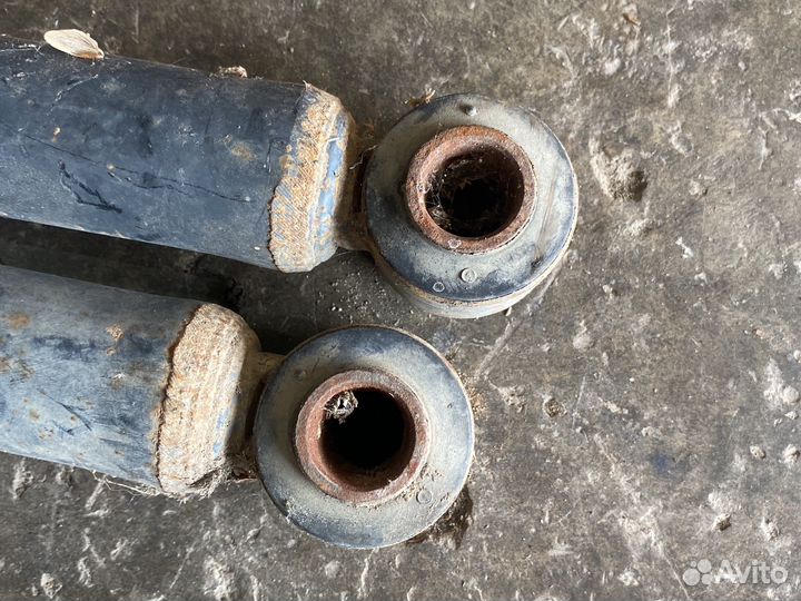 Амортизаторы задниие Toyota funcargo