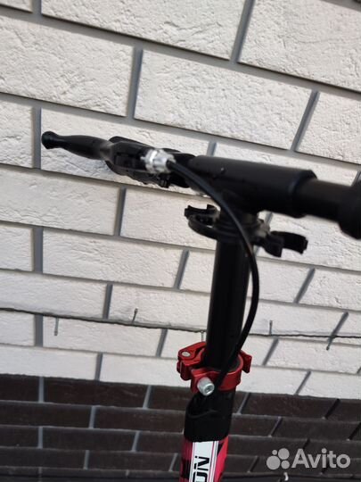 Современный двухколесный самокат rush action