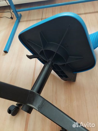 Компьютерное кресло IKEA для школьника